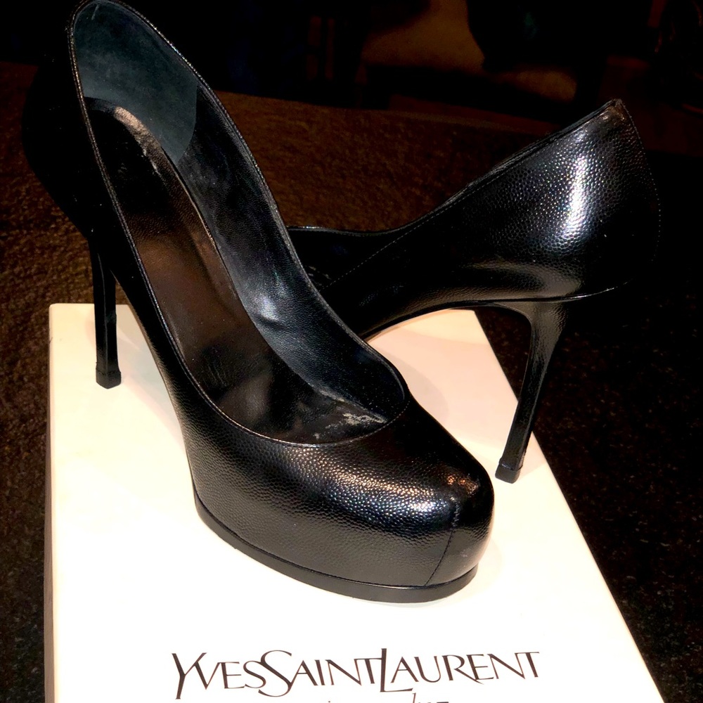 Yves Saint Laurent Black beautiful leather heels! 🖤🔥🖤
